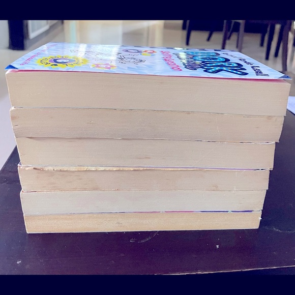 Set of 6 Dork Diaries by Rachel Renee Russell - Picture 3 of 4